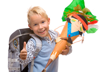 Kind zur Einschulung mit Schultüte