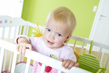Wann sollten Kinder vom Gitterbett in ein Großes wechseln?