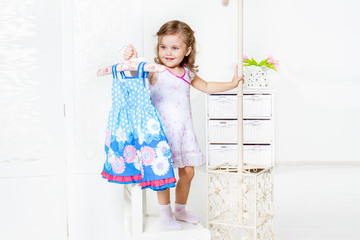 Tochter liebt Kleider