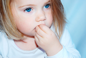 Kindern das Fingernägel kauen abgewöhnen