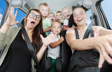 Wie hält man Kinder im Auto bei Laune?